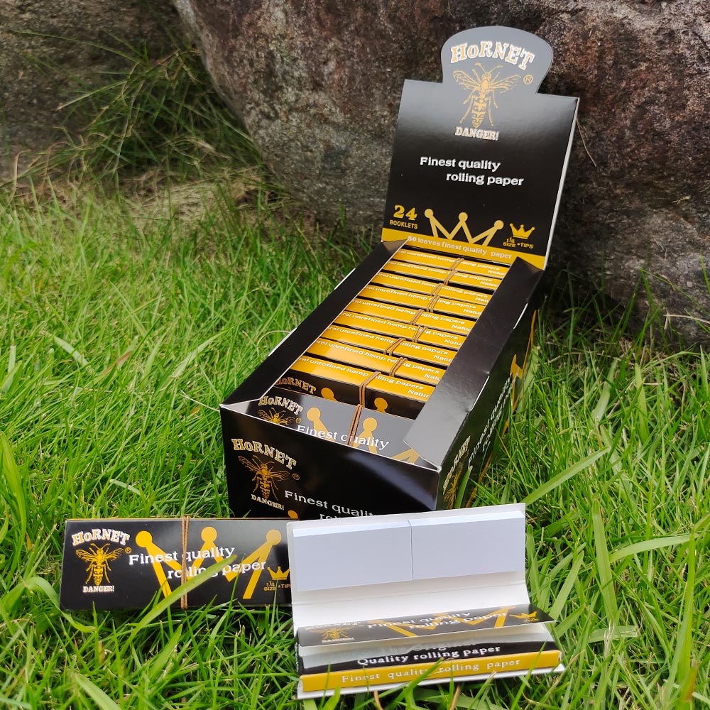 HORNET 1 1/4 Size White Rolling Paper With White Tips, Natural Slim Rolling Papers, 50 PCS / Pack 50 Packs / Box